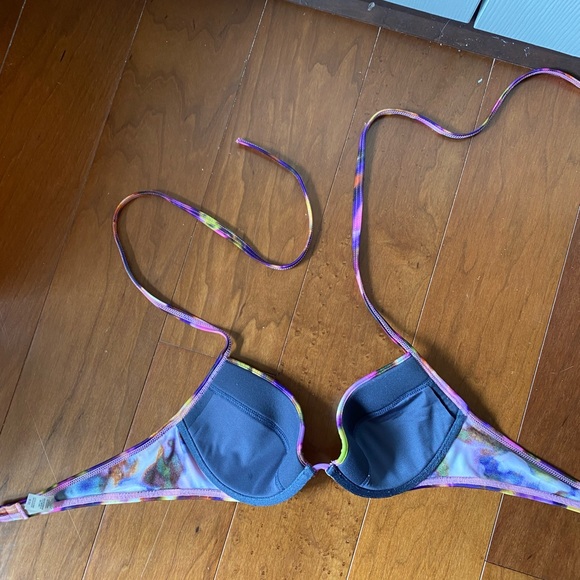 Victoria’s Secret bikinis tops 32B and bottom XS - Picture 4 of 12